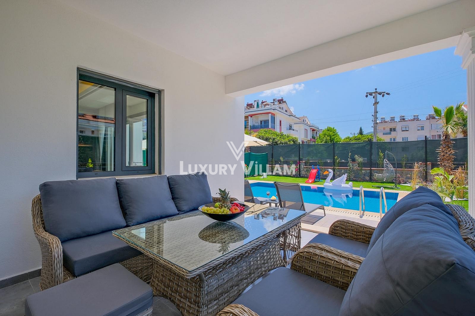 Villa Palm 3 bahçe masası